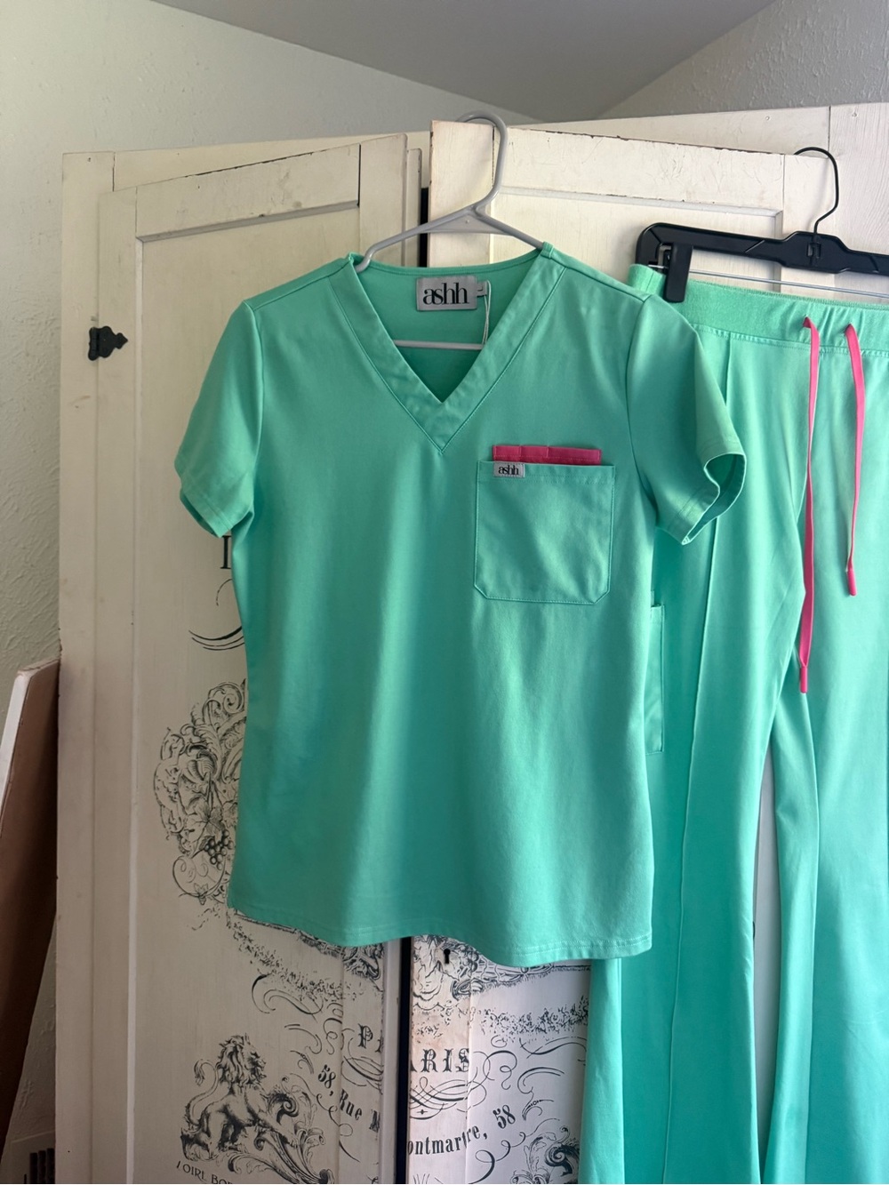 NWT/NWOT “Sold Out” Ashh Cargo Flare Scrub Set - Picture 5 of 16